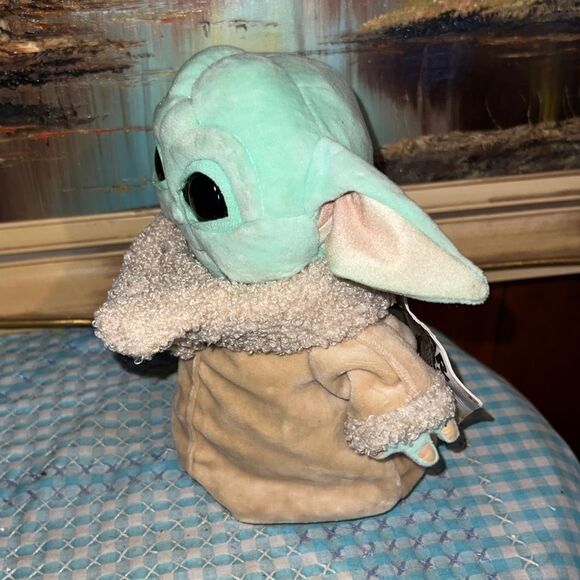 STAR WARS THE MANDALORIAN THE CHILD (BABY YODA / GROGU) 8-INCH PLUSH TOY - Picture 2 of 4